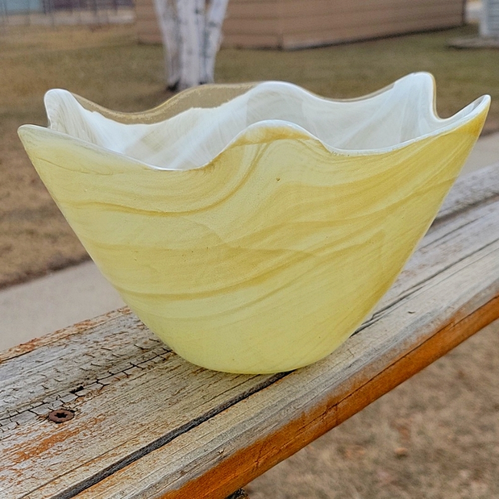 Vintage Yellow Swirl Art Glass With Wavy Edge. Excellent Condition.